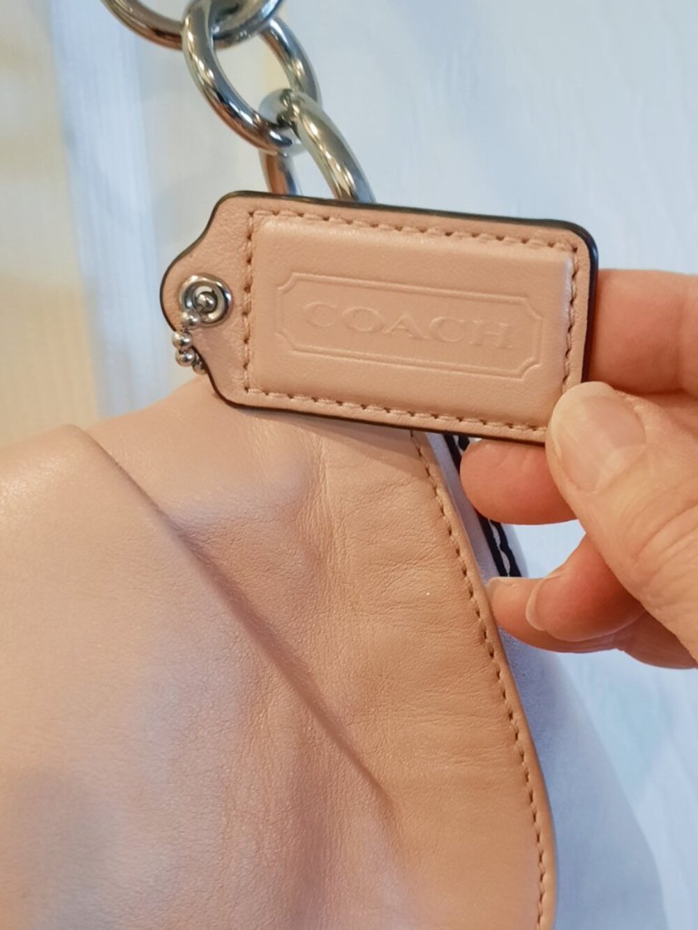 Fantastic Condition Coach Soho Light Pearl Blush Leather Bag, Style F17217 - Picture 2 of 10